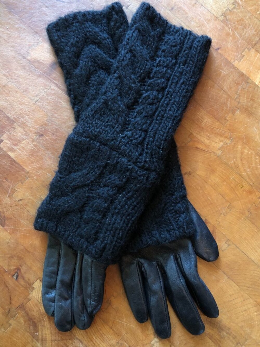 Club Monaco- Long 3/4 length Black Alpaca Wool Blend Cable Knit Fabric Gloves